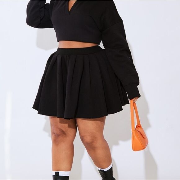 PrettyLittleThing Recycled Plus Black V Neck‎ Crop Sweatshirt Size 12 in Black - Picture 3 of 8